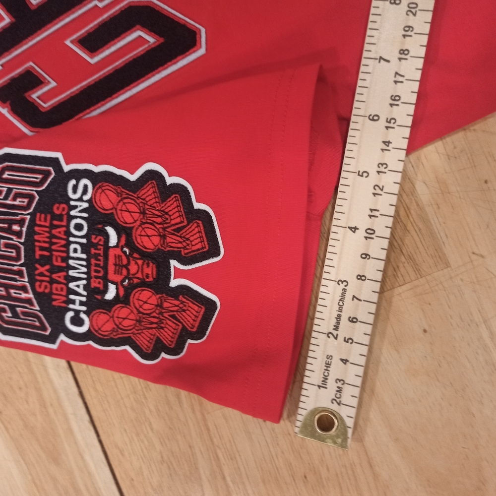 Pro Chicago bulls pullover short sleeve t-shirt. Size medium - Picture 13 of 13